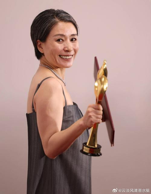 饰苏念真)与岳红(《走走停停》饰江美玲),赵丽颖(《第二十条》饰郝