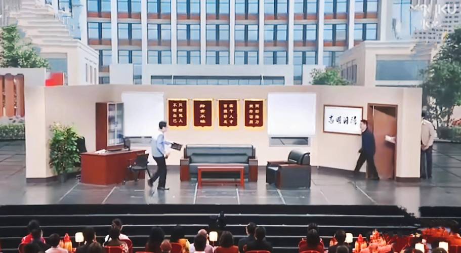 沈腾马丽兔年春晚小品《坑》果然脱颖而出,讽刺到位包袱不断